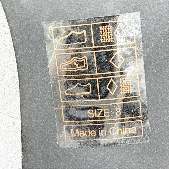 But Another Innocent Tale Silver Glitter Bow Shoes Size 8 Block Heel Pumps NEW - Picture 12 of 12